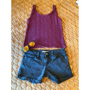 Bullhead Black Denim Shorts & Maroon Tank Casual Summer Outfit